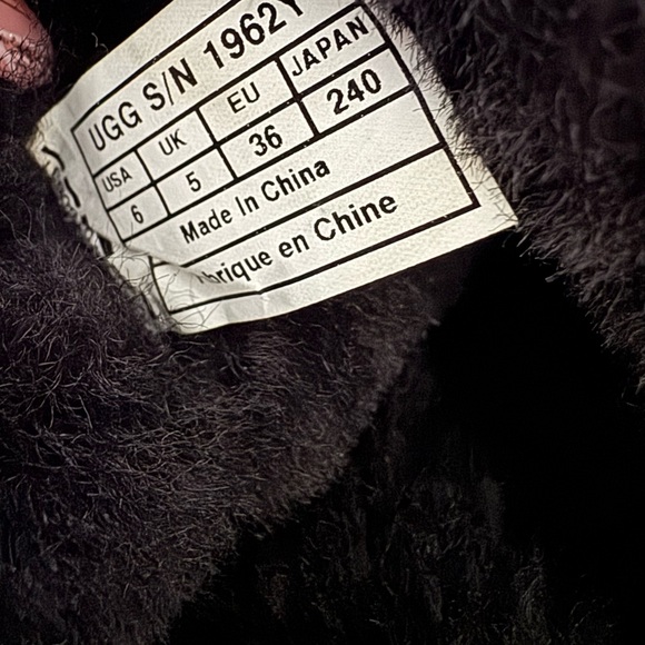 Bailey Button Uggs - Picture 12 of 12